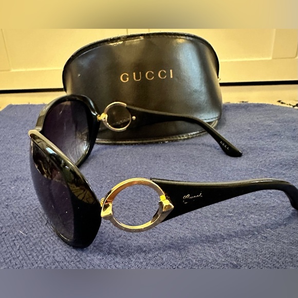 Black and gold Gucci sunglasses - Picture 3 of 5
